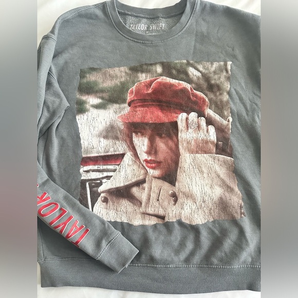 Taylor Swift RED Album Authentic Merch Gray Sweatshirt Oversized Women’s Sz M - Picture 1 of 5